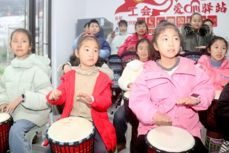 ‘鼓’动风采，‘敲’出快乐”
