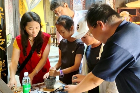 洪江区国庆长假志愿服务不打烊