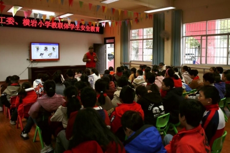 洪江区关工委、“教联体”入校送课，共筑校园防欺凌“安全网”