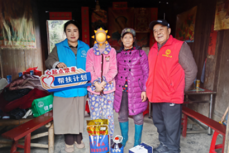 春寒料峭，她菜地里的最后两百斤蔬菜，等来了一场“及时雨”