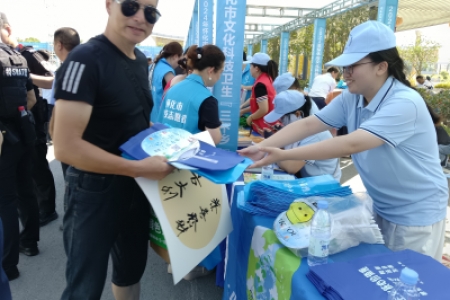 扇子送清凉，护河记心中