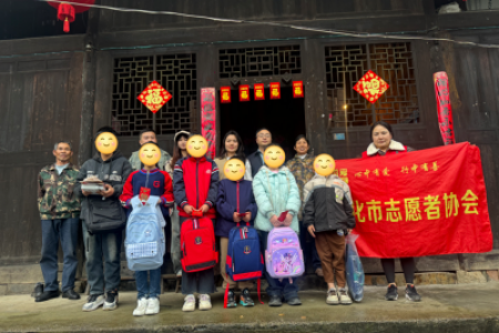 爱心企业情暖山乡 公益相伴守护成长​ ——怀化喜典装饰工程有