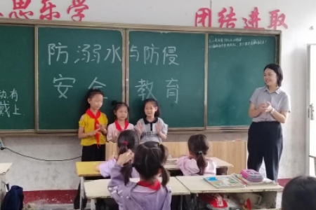 志愿者为山村留守儿童开展防溺水防性侵宣讲