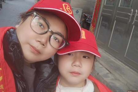 “怀化市最美文明实践志愿者”常琴：大手牵小手，公益爱传承。