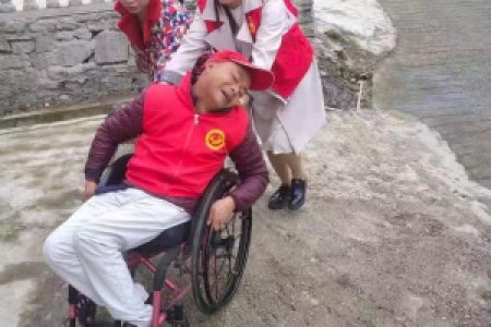 “感动新晃人物”杨清梅：快乐公益，感恩未来。