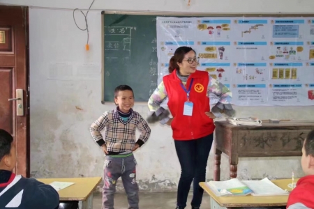 “五防优秀授课老师”吴海莉：你添彩，我添彩，创建和谐更精彩。