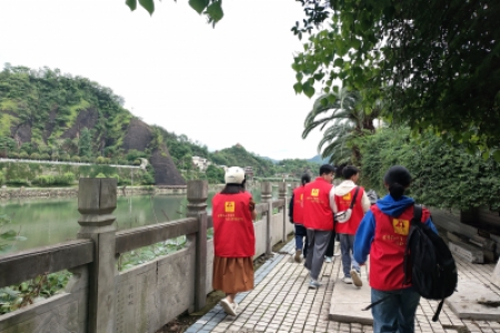 争当河小青 护河我先行