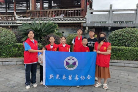 禁毒宣传进集市 筑牢全民“防毒墙”