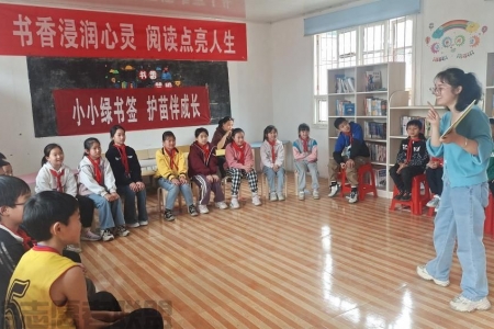 全民阅读正当时·阅读小屋溢书香 ——新晃县首个阅读小屋读者如