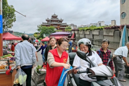 禁毒宣传“赶大集” 筑牢全民“防毒网”