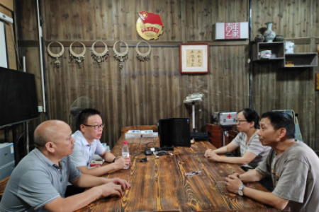 新晃县委社会工作部来县微爱志愿者协会指导工作