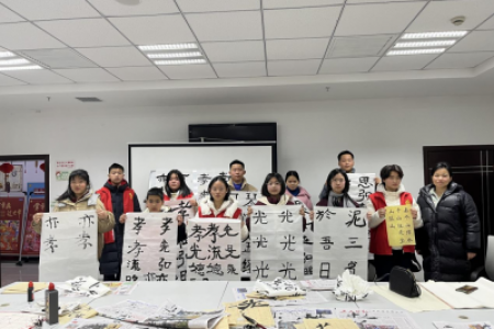 2025年新晃县图书馆寒假书法培训班 冬令营正式开课