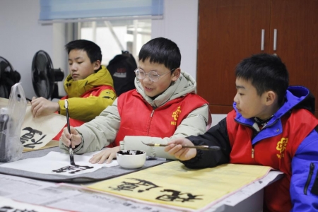 2025年新晃县图书馆寒假书法培训冬令营公益班圆满结营