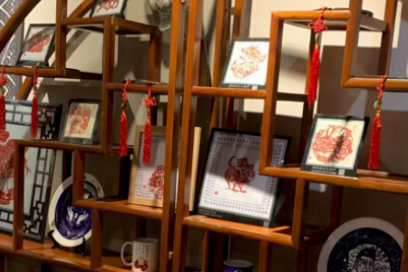 剪纸润童心，侗乡育新苗”湖南信息学院志愿者开展公益剪纸课