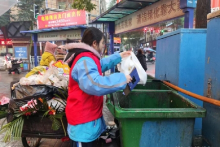 青春力量迎元旦，环保公益暖侗乡 ——新晃县同心公益组织青少年开展城乡清洁暨新年诗