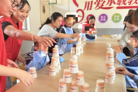 爱心伴成长•温情润童心——爱心妈妈·暖心姐姐关爱特殊教育儿童
