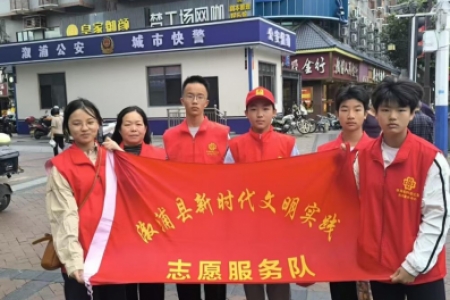 志愿红守护文明路 暖心护航国庆出行路