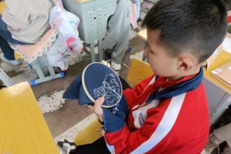 针尖上的传承.土家刺绣