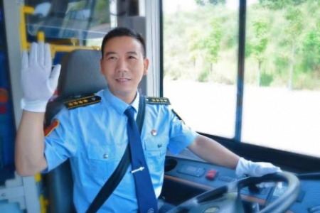 <strong>“中国好人”杨骐铭：以平凡之心，筑非凡之善。以感恩之情，绘生</strong>