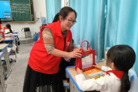 “湖南省学雷锋标兵”黄慧：桃李不言蹊自成径，埋下头来，脚踏实