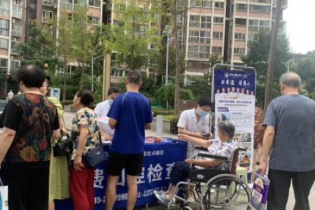 怀化爱牙志愿服务队“口福行动”走进丰和园小区——用贴心义诊温