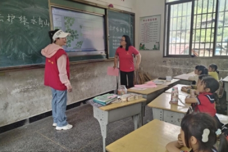 溆浦县：“法护绿水青山”普法宣传走进畔坪小学