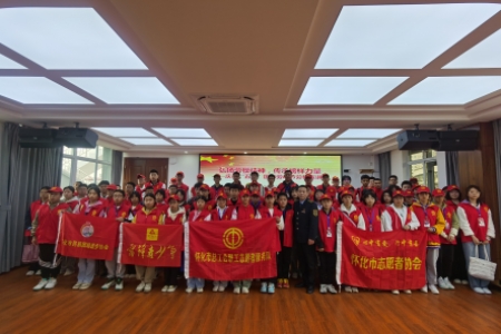 弘扬劳模精神，传承榜样力量！80余名青年志愿者聆听劳模故事