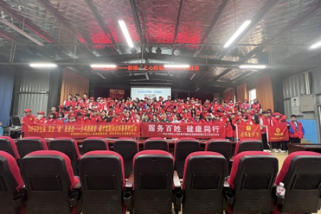 雷锋青少年学习安全急救知识