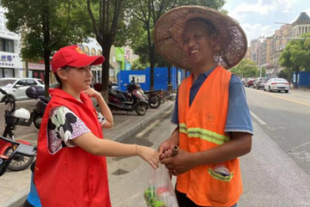 《雷锋青少年日记》——致敬高温下的劳动者