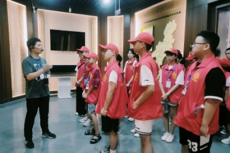 探索历史，启迪未来——雷锋青少年参观怀化市博物馆