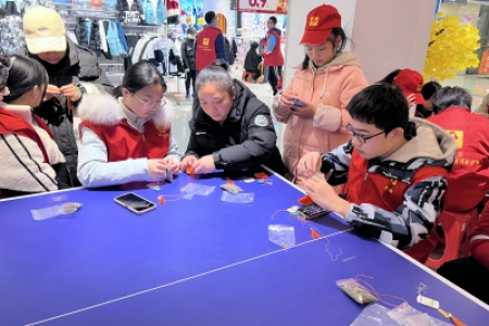 香囊寄情，“柿柿如意”