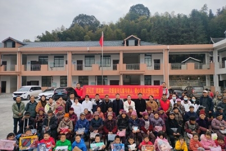 迎元旦，送温暖——关爱留守儿童与老人，爱心义诊义剪在行动