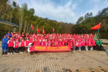   学雷锋 文明实践我行动——以脚步丈量雷锋精神 用行动诠释