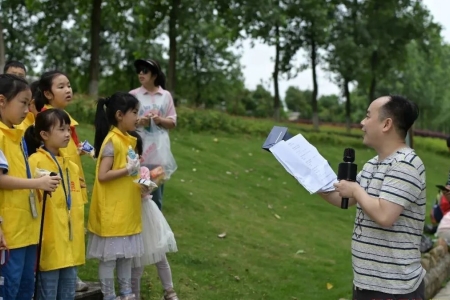 巡河净滩：河小青周末“不放假”