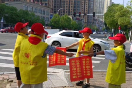 宏宇小学—我是文明劝导小卫士