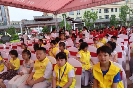 大手牵小手，温情暖童心丨六一陪伴老人活动